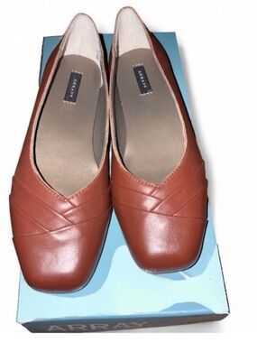 ARRAY Women's Cognac Brown Square-Toe Slip-On Flats
